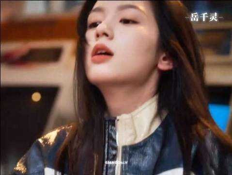 你以为“姐”只是个甜妹？错！她一转身就撕掉标签，谢清圆的多面锋芒直接破屏