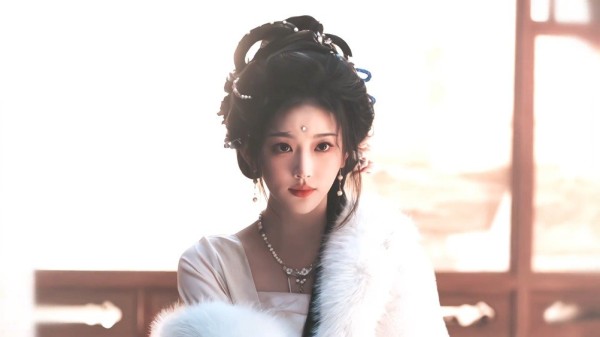 孔雪儿称不接俞浅浅角色是笨蛋，诠释女性自爱