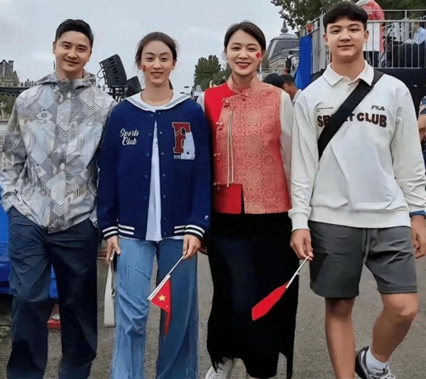 田亮儿子脖子粗到和头一样，网友集体急劝：快带娃去医院！