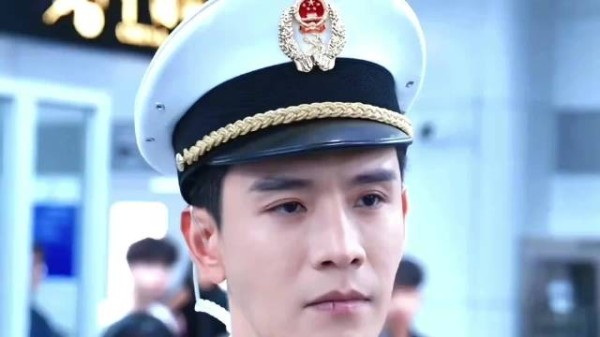 经超剧抛式的演技，期待未来有更多令人印象深刻的角色经超