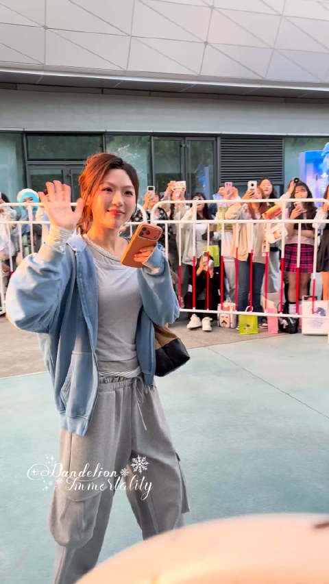 天云展现温柔魅力