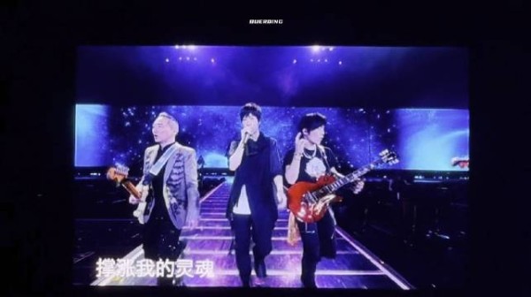 谁说我们叔叔不能做男模， 太帅了我靠