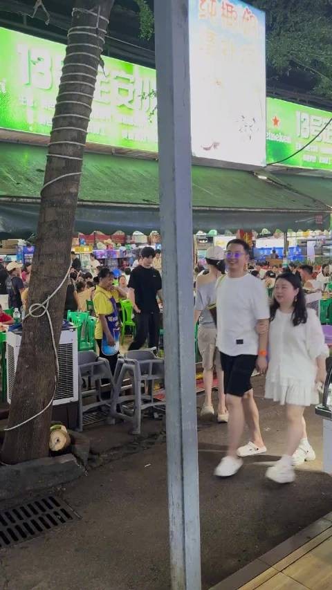 网友海南偶遇曾辉韩雨彤，落日雨辉就这样稳稳的很幸福