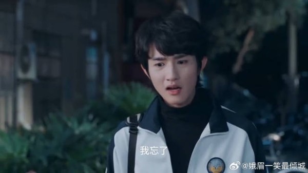 校草准备回家，怎料因自行车太帅被偷，这运气没谁了