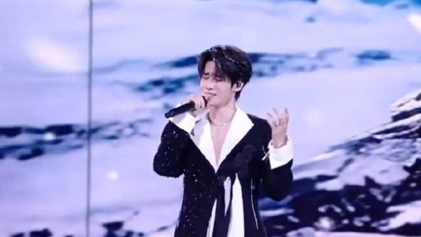 张真源加纳共和国离婚演唱获赞，情感传递完整