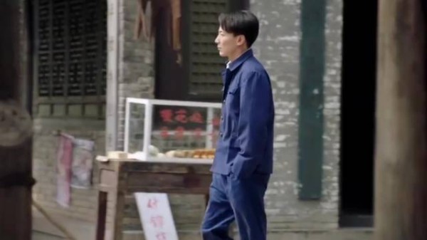 芝麻胡同:曾经的头牌沦落街头，见到熟人冲上去要一顿热饭吃 何冰刘蓓王欧