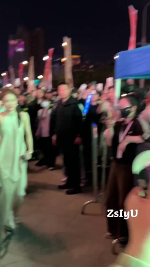 井迪五一金华商场开唱，偶遇现场治愈人心