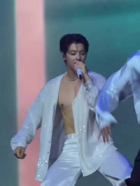 感觉他们好像还是在正常的进行活动，感觉韩国包容性还挺大的