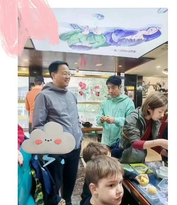 50岁撒贝宁带李白回武汉，加拿大亲友齐聚，五一假期超热闹