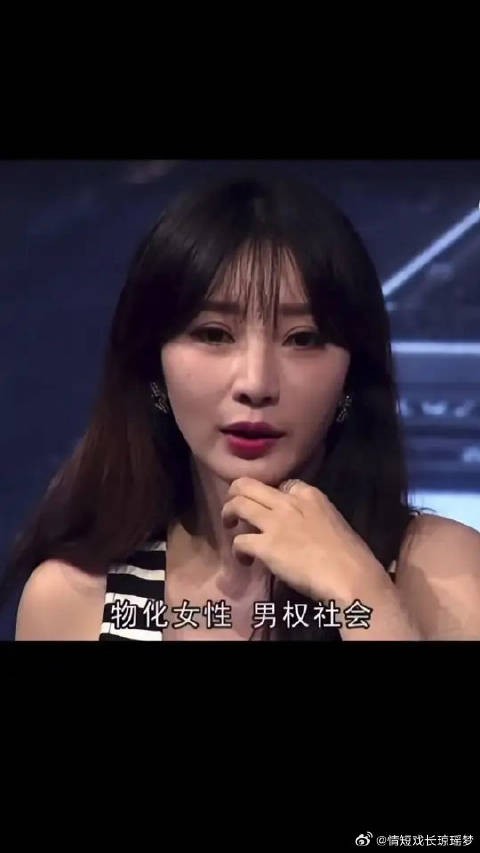 无数的她和她们推动了时代，你回头看，我们都在你身后