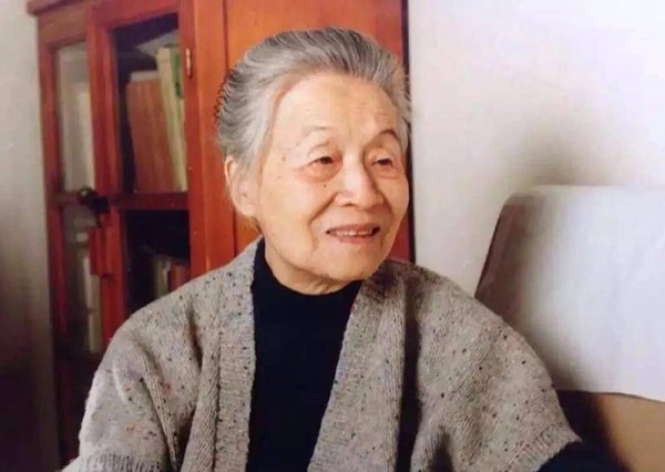 活了105岁的杨绛：独生女走在前面，87岁开始独居，遗产无人继承