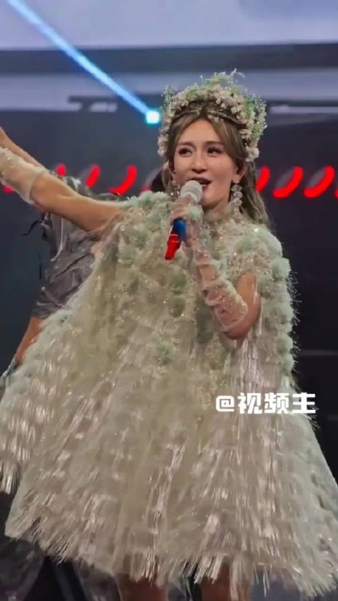 45岁谢娜活力颜值气场全开