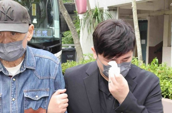 突发！香港知名演员与大儿子正式决裂，近200万积蓄全部被掏空