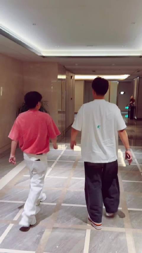 李维嘉为谢娜庆生，快本友情长存