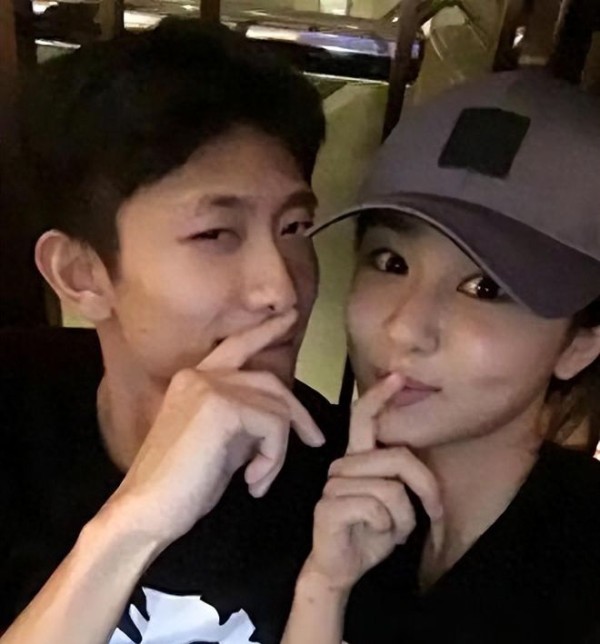 被传绯闻22年，杨紫和张一山终于现身回应，彼此家长都见过了