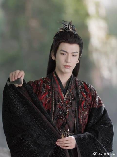 最后一直陪伴着嵇炀的，竟是他从前最不屑的小狐狸
