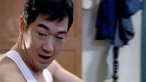 佟志加班晚回家，凑巧发现文丽的奇特爱好，这个爱好太异类