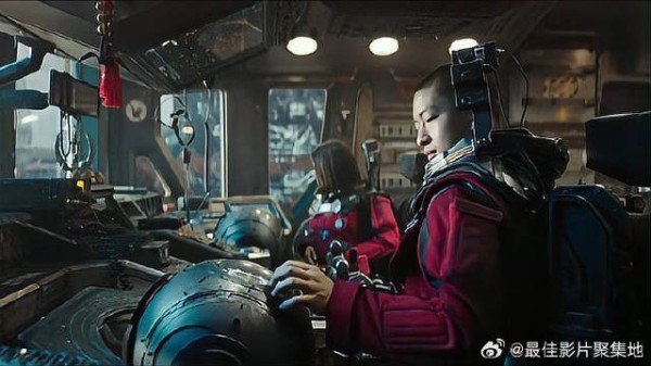 刘启偷开姥爷的车，新手上路，运载车秒变碰碰车