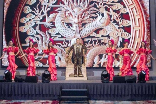 TVB资深老戏骨95岁红馆开唱,申请吉尼斯纪录,将首唱未公开歌曲