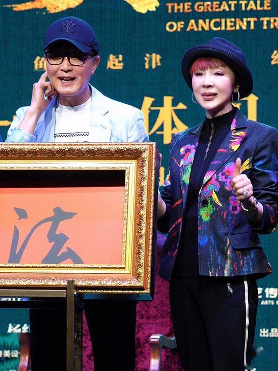 《大戏法》首演见面会,岳秀清吴刚同框出席