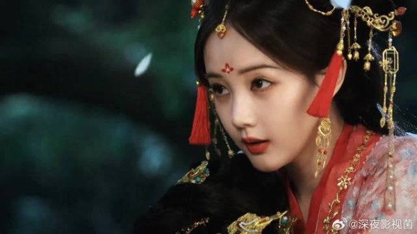 “剧本在崩塌,我们在相爱”