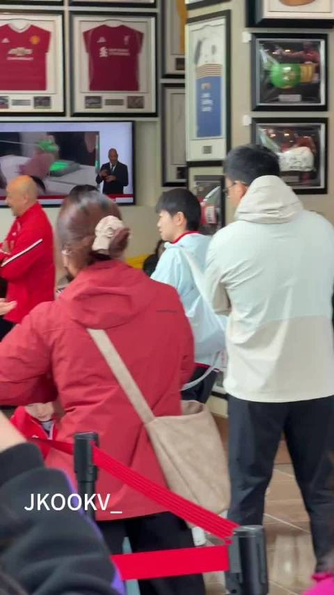 5月11日,刚刚,孙颖莎外出参加活动了,状态很松弛,莎莎11350分女单世一