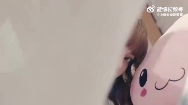这就是LV三公子眼里的Lisa啊，这个男友视角看她也蛮可爱的