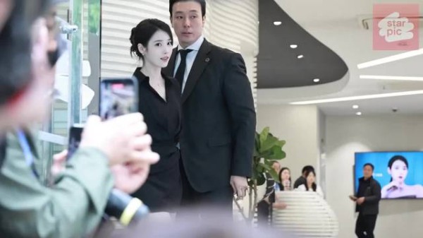 iu李知恩 换个视角看，iu好白！