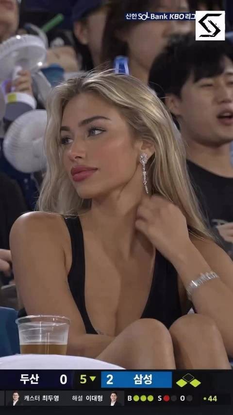 全网都在问的球场拍到的美女,居然是ai?