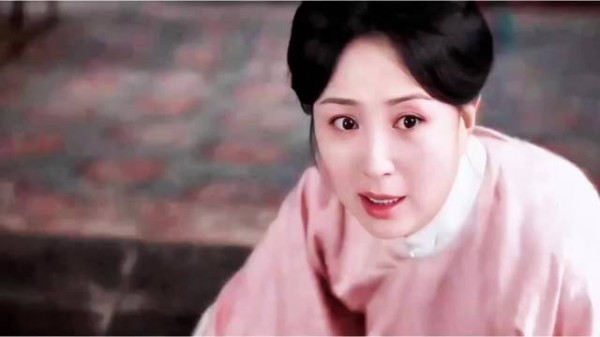 杨童舒发长文告别角色纪晗，细腻笔触引发女性共鸣