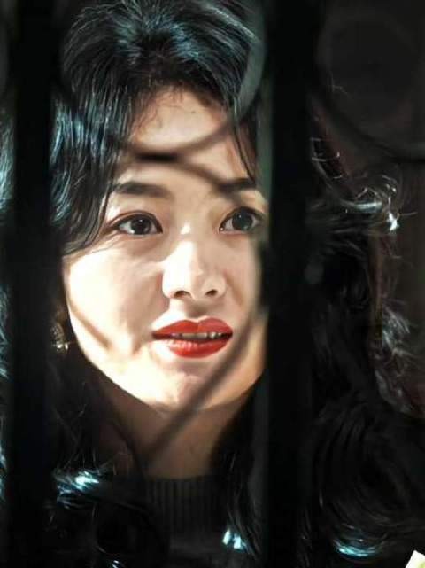 我久久伫立，品味此言，“笑容僵在脸上”