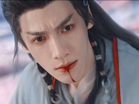 “唐俪辞召出水龙，龙吟长啸，声震九霄，此乃水龙吟！”