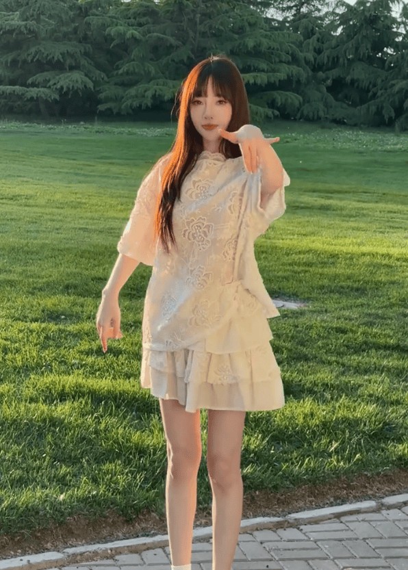 李小璐晒跳舞视频。