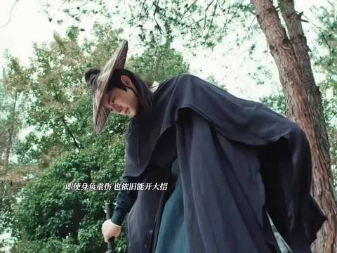 杨洋饰展昭雨中独战三十人，剑影交织张力十足