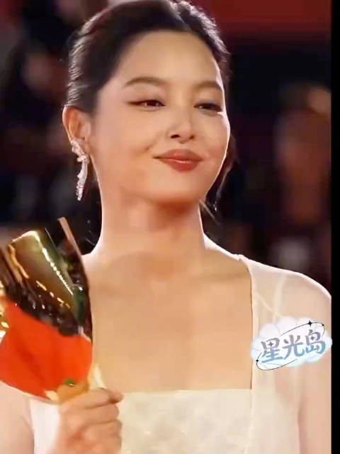 能成为下一个巩俐吗？威尼斯影后到手后，辛芷蕾宣布出演好莱坞首位华裔女星黄柳霜，闪耀国际