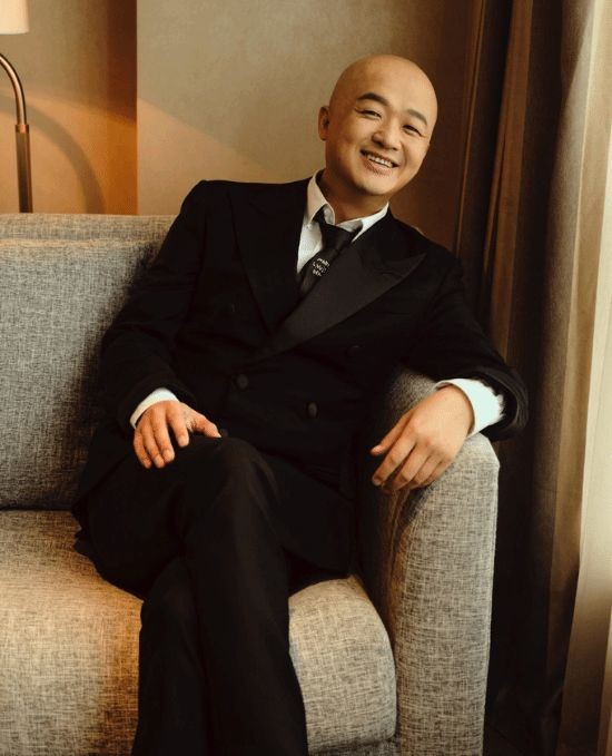 包贝尔自曝打肉毒致面瘫影响演技：脑袋锃平 眉毛立着