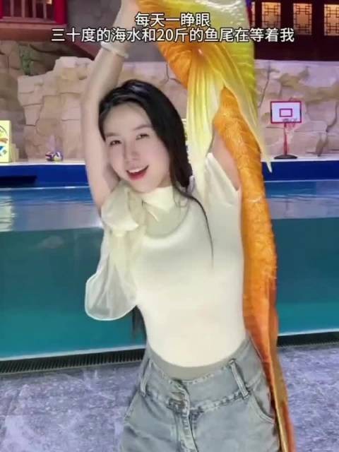 为啥她什么都不戴,却可以在水里睁着眼睛说话