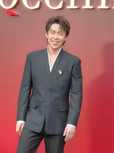 “打招呼有点僵” ：“尽力了”