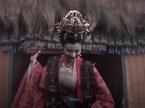 为什么看着这么悲伤呢?明明很漂亮很明媚的美人啊