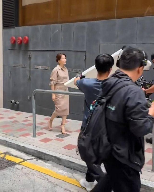 TVB前花旦罕有现身街头，被认错成关咏荷，豪门少奶奶气质太强