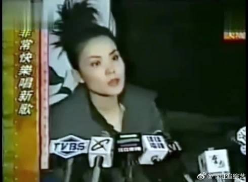 王菲1997年后台采访,初为人母的她,快乐溢于言表
