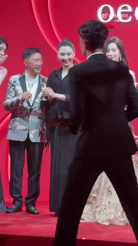 刘诗诗张柏芝同框亮相气质绝佳