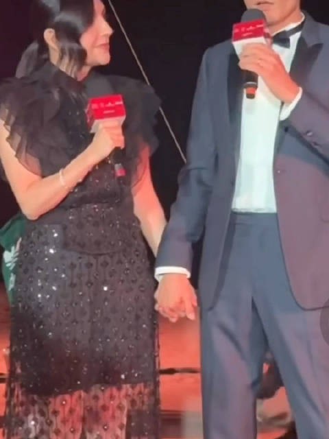 刘烨携妻子亮相戛纳中国之夜,结婚17年恩爱如初,安娜法语翻译