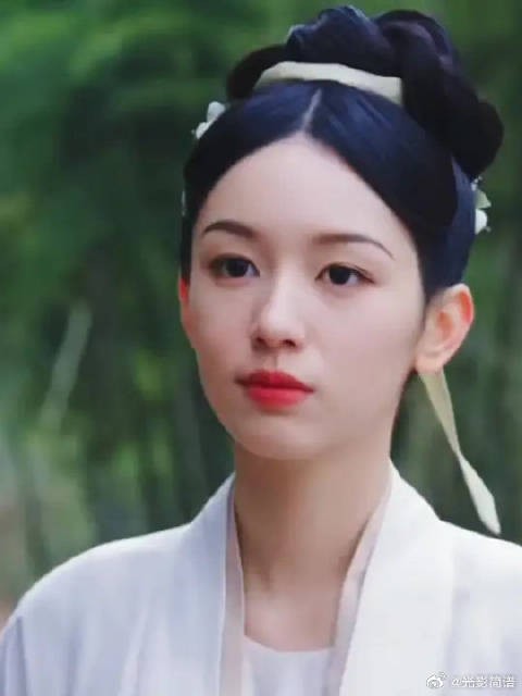 华浅形象引发讨论，角色认知差异显现
