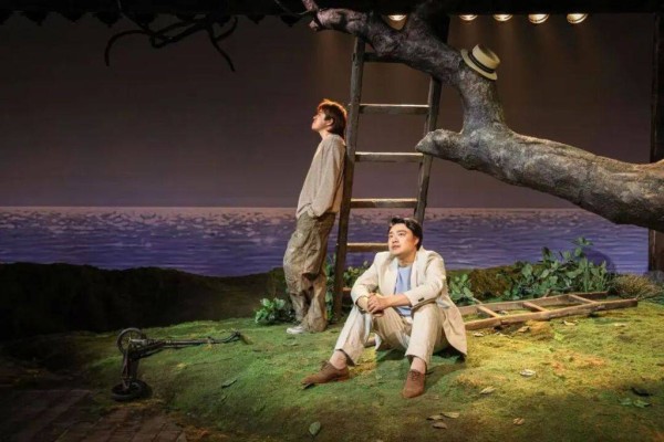叩问“生存困境”，北京人艺年度小剧场新作《天边外》上演
