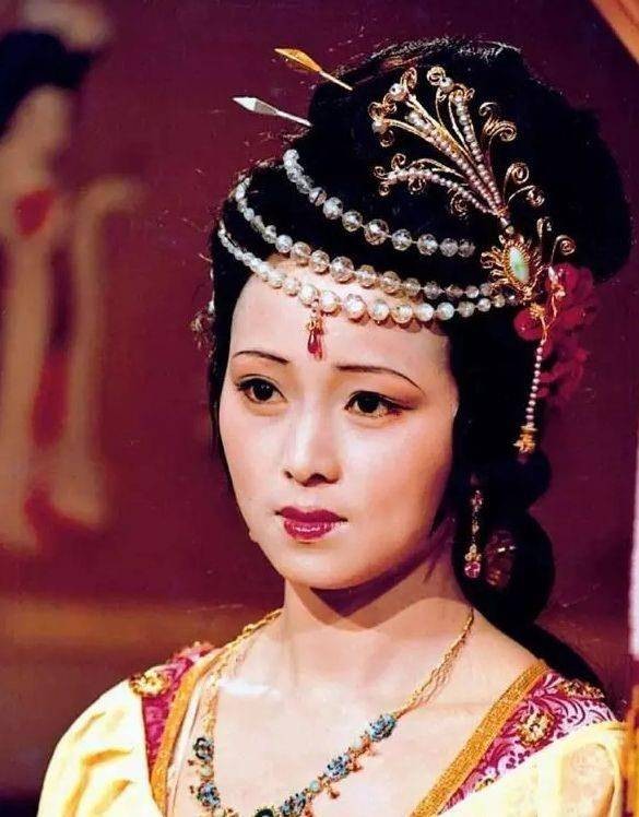 宁国府已是三代单传，书中为什么没见贾蓉与秦可卿的夫妻描写？