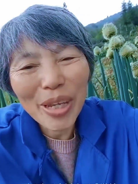 最近这位中国阿姨在外网爆火了，一群欧美网红争相翻唱她！