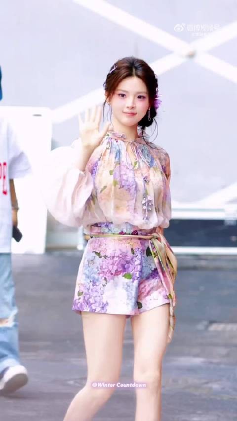 杨超越 一见你就笑 满分女超越妹妹