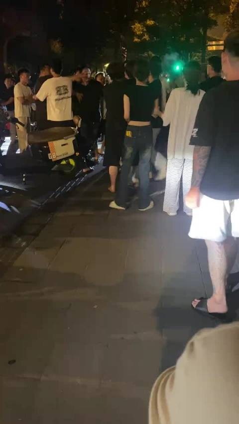 都别拉着会怎样？还有，脱衣服起到什么作用？有龙的人都怕热吗？