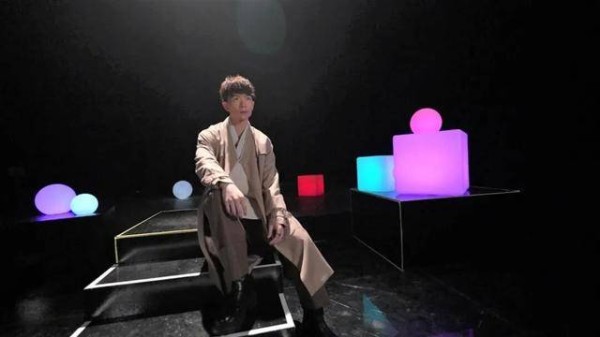 TVB男星比赛中落泪,自曝体弱多病感到愧疚,圈内妻子带女儿支持